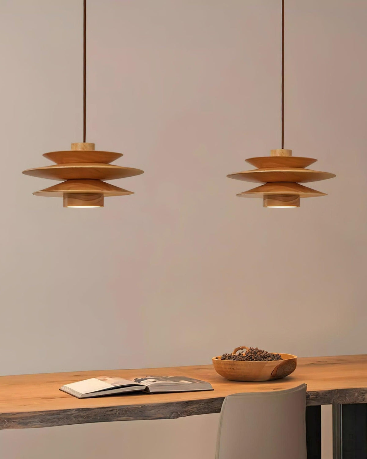 Elegante Pendelleuchte aus Walnussholz mit modernem Design für stilvolle Beleuchtung 8