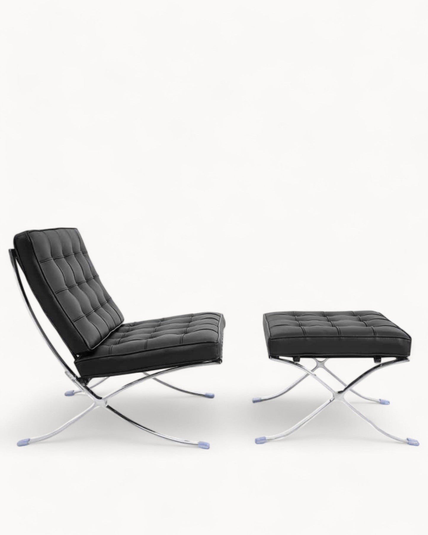 Eleganter Loungesessel mit Hocker aus Mikrofaser-Leder und Chromrahmen für höchsten Komfort 11