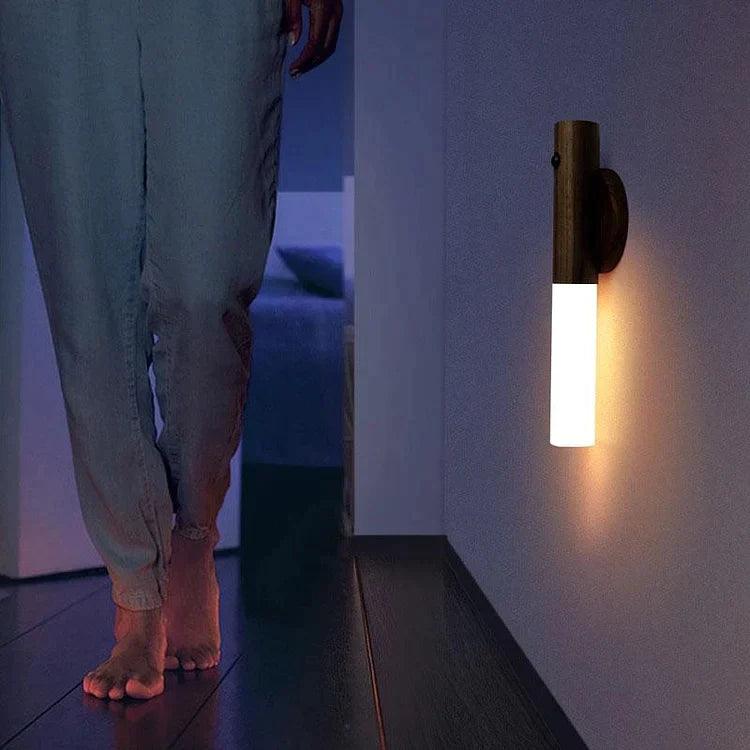 Bewegungsmelder Lampe | LED Lampe mit Warmweißem Licht & USB-Akku | Elegantes Holzdesign für Gemütlichkeit und Komfort 3