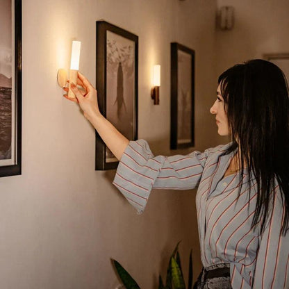Bewegungsmelder Lampe | LED Lampe mit Warmweißem Licht & USB-Akku | Elegantes Holzdesign für Gemütlichkeit und Komfort 5