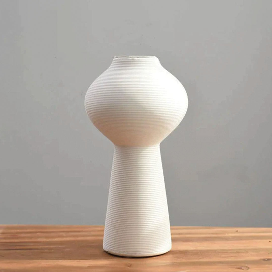Elegante Keramikvase | Handgefertigte Blumenvase mit Ringskulptur | Stilvolle Deko für jeden Raum 0