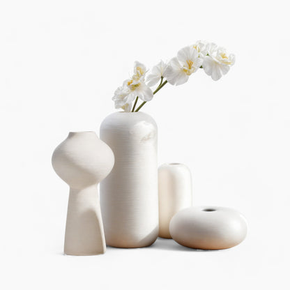 Elegante Keramikvase | Handgefertigte Blumenvase mit Ringskulptur | Stilvolle Deko für jeden Raum 1