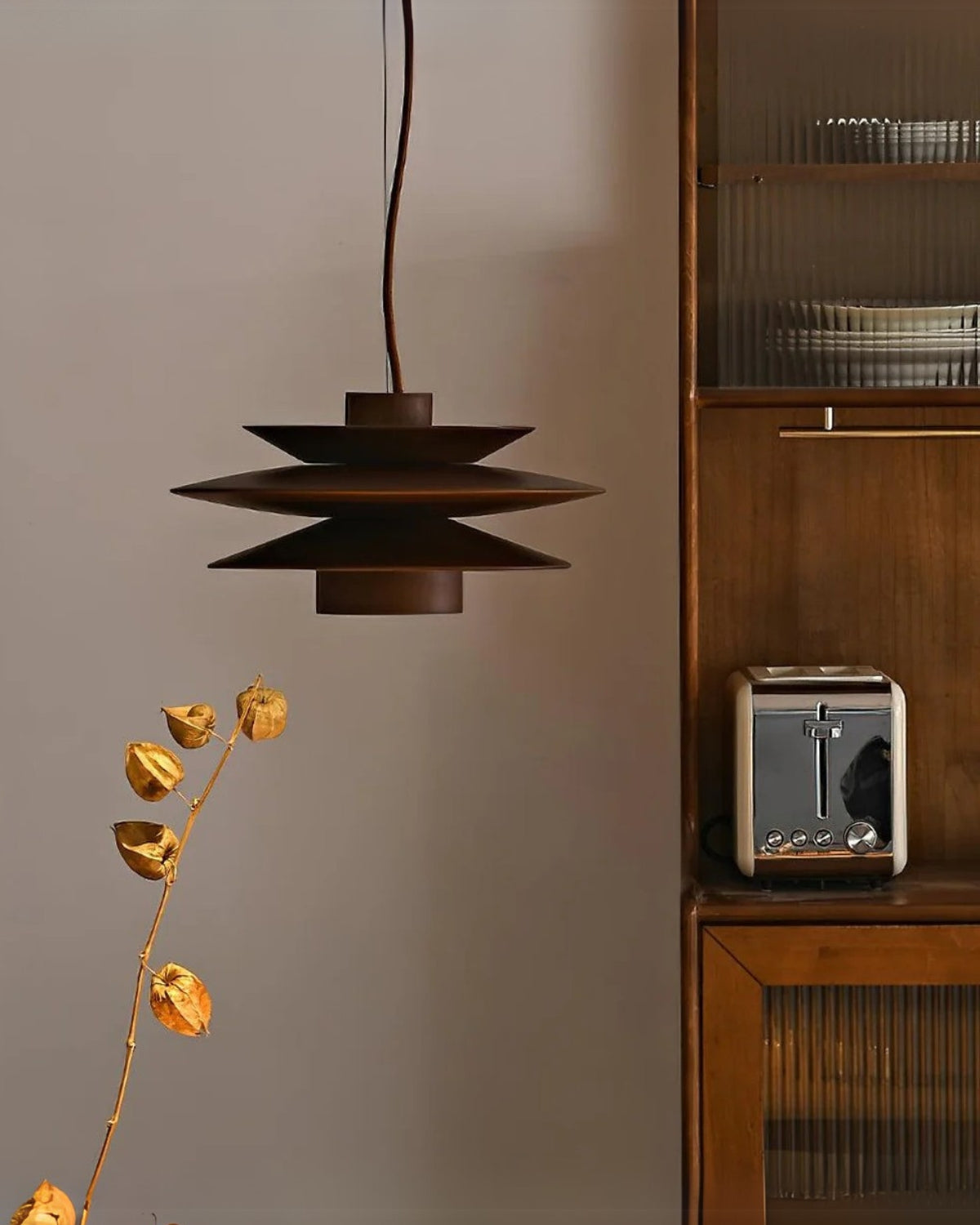 Elegante Pendelleuchte aus Walnussholz mit modernem Design für stilvolle Beleuchtung 1