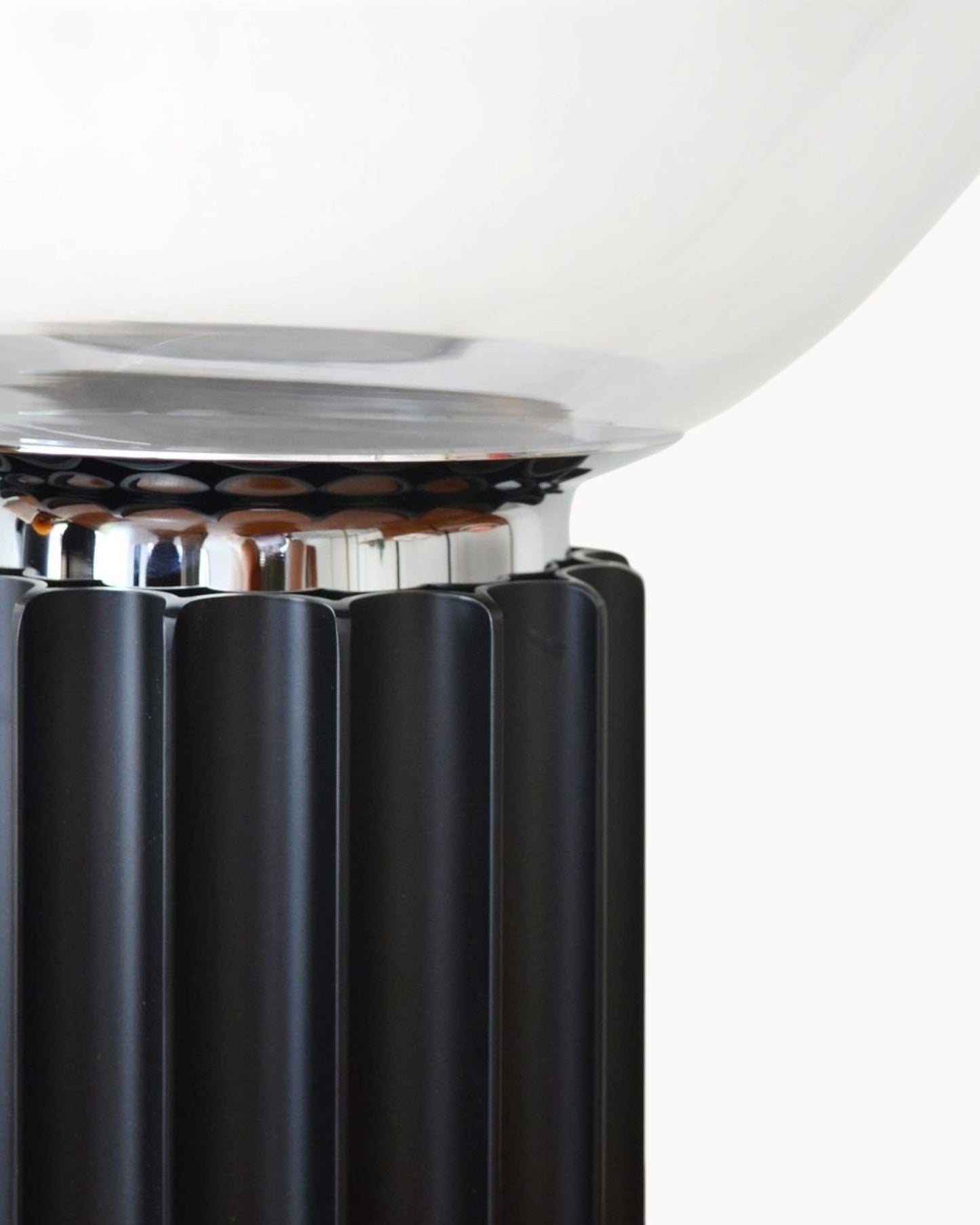 Elegante Tischlampe | Art-Deco Design mit Hochwertigem Eisen | Stilvolle Beleuchtung für Ihr Zuhause 3