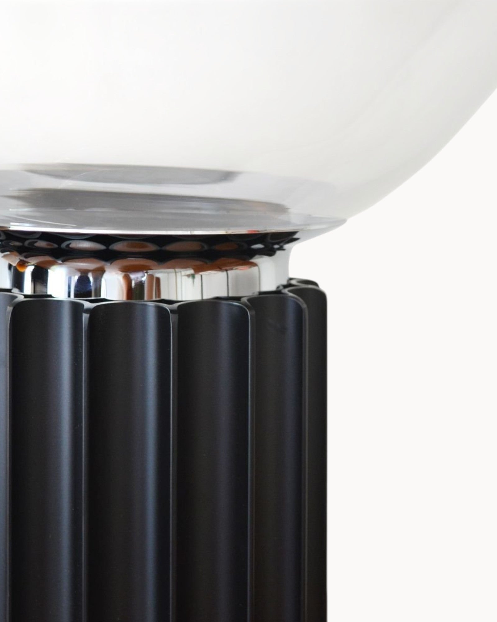 Elegante Tischlampe | Art-Deco Design mit Hochwertigem Eisen | Stilvolle Beleuchtung für Ihr Zuhause 3