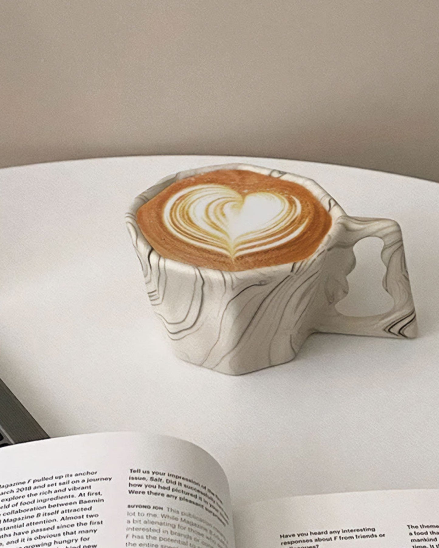 Eleganter Kaffeebecher | Achteckiger Keramikbecher mit Künstlerischem Design | Stilvoller Genuss für Heißgetränke 3