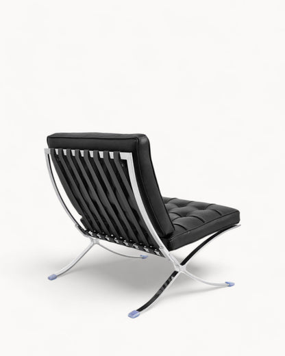 Eleganter Loungesessel mit Hocker aus Mikrofaser-Leder und Chromrahmen für höchsten Komfort 5