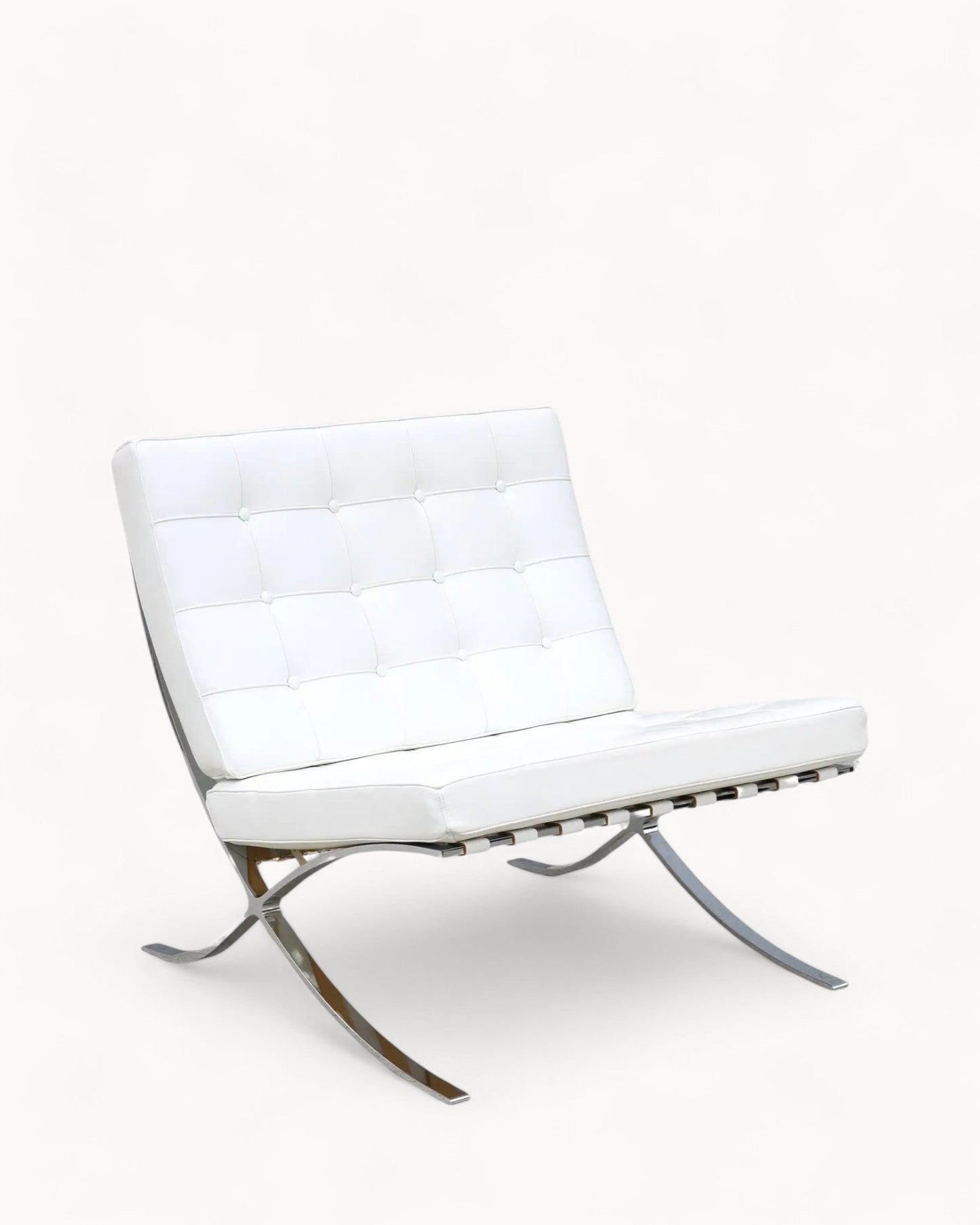 Eleganter Loungesessel mit Hocker aus Mikrofaser-Leder und Chromrahmen für höchsten Komfort 8
