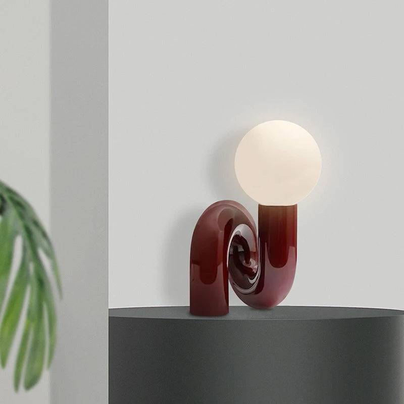Vesna LED Tischlampe beleuchtet