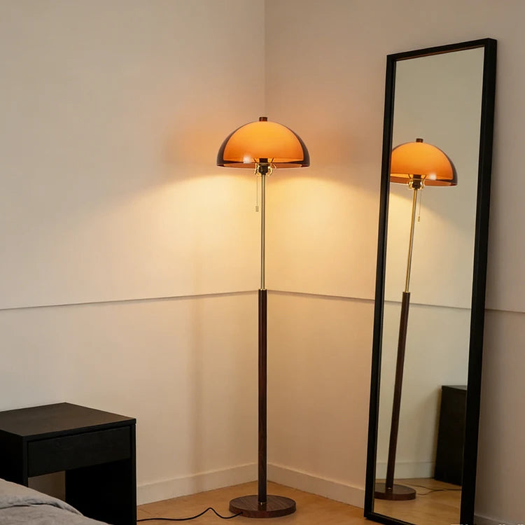 Ezra LED Stehlampe mit Acryl-Kuppelschirm in Bernstein