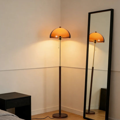 Ezra LED Stehlampe mit Acryl-Kuppelschirm in Bernstein