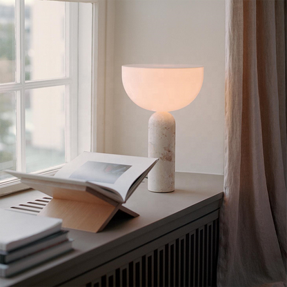 Talia LED Nachttischlampe aus Marmor-Optik mit Glasschirm