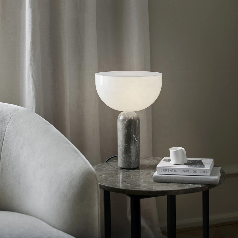 Talia LED Nachttischlampe aus Marmor-Optik mit Glasschirm