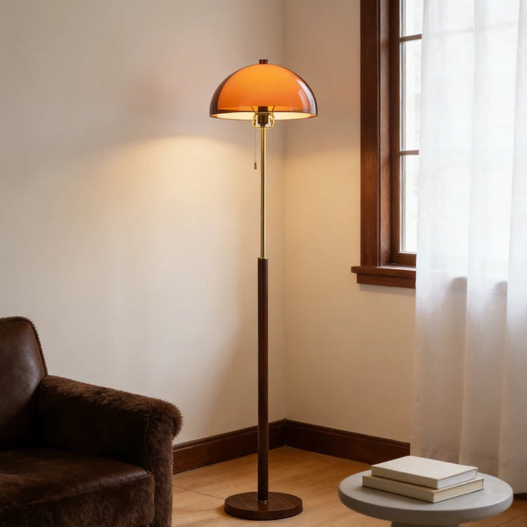 Ezra LED Stehlampe mit Acryl-Kuppelschirm in Bernstein