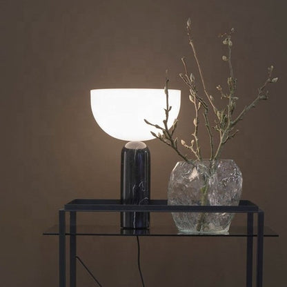Talia LED Nachttischlampe aus Marmor-Optik mit Glasschirm