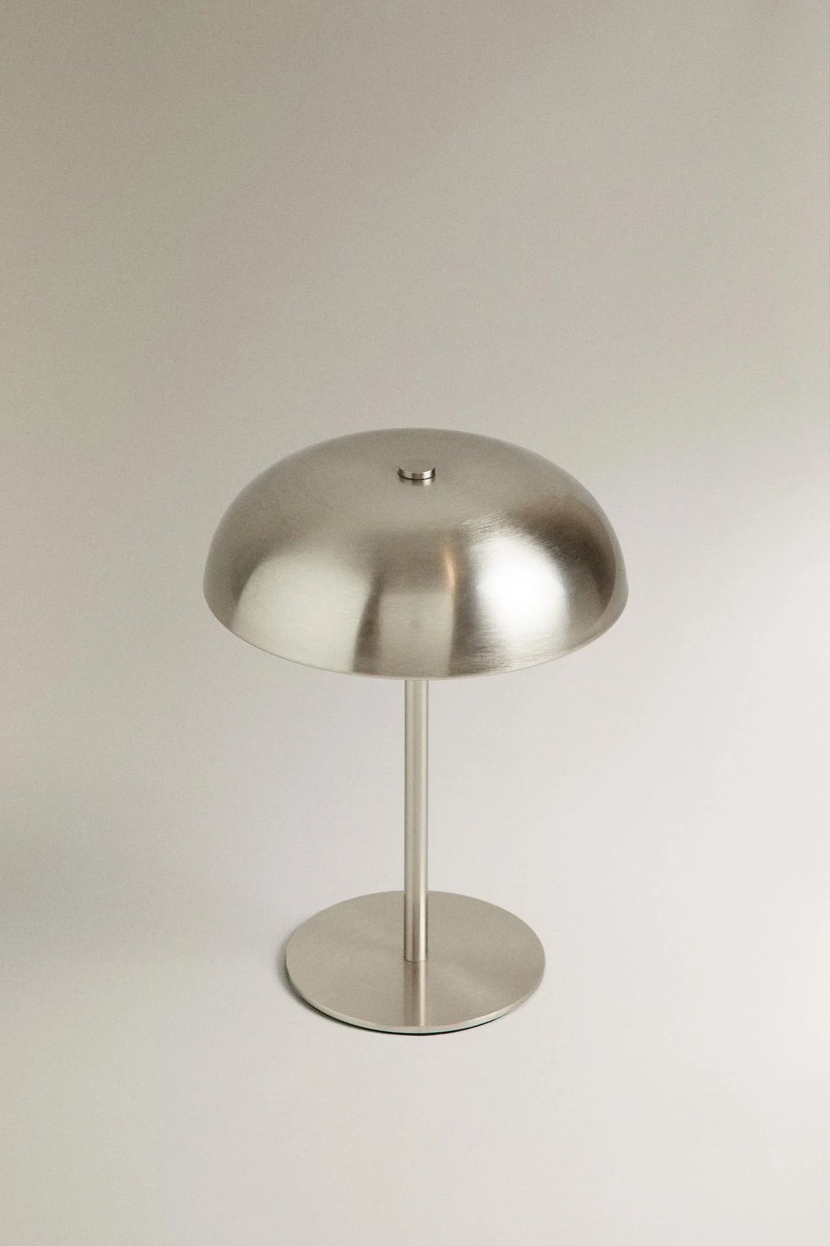 Pavo LED Tischlampe Silber
