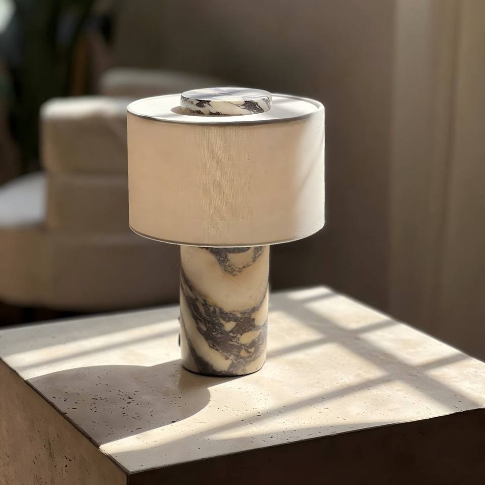 Luna Marmor Tischlampe - Lifestyle