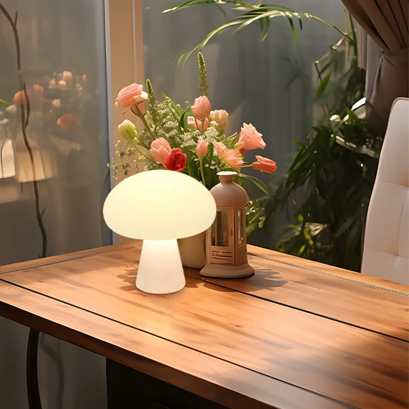 Kaia LED Tischlampe beleuchtet