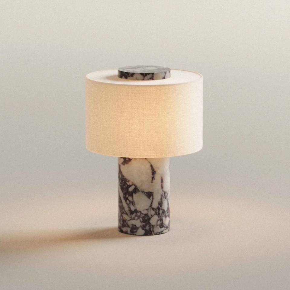 Luna Marmor Tischlampe - Nahaufnahme Marmorsockel