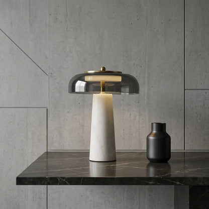 Remy LED Tischlampe aus Marmor mit Glasschirm