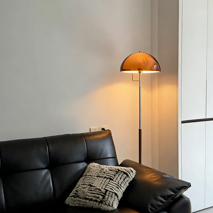 Ezra LED Stehlampe mit Acryl-Kuppelschirm in Bernstein