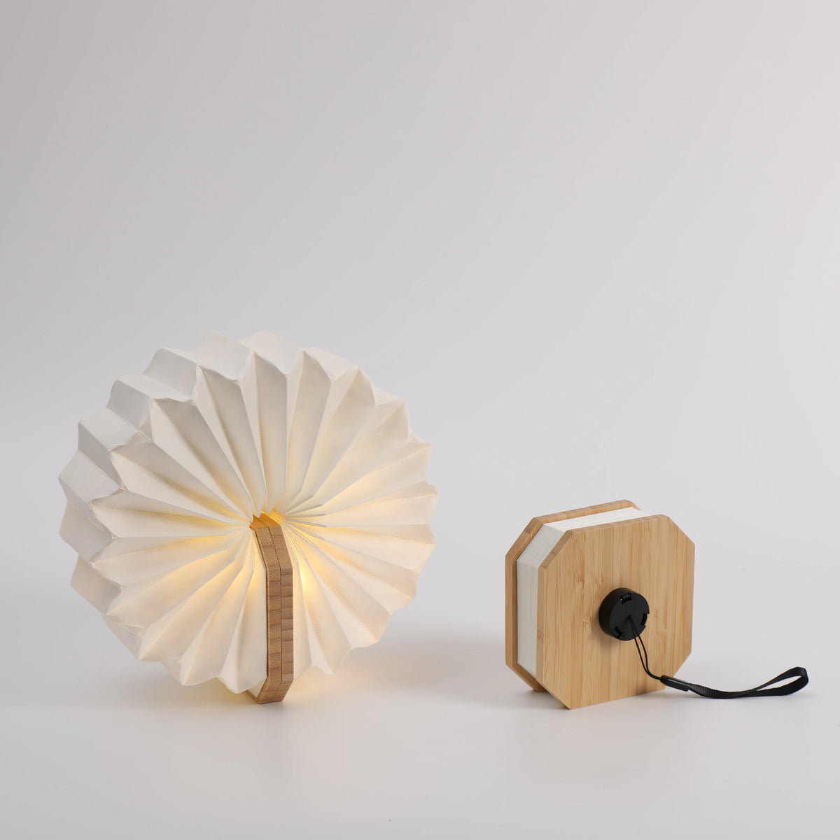 Tavo LED Faltlampe beleuchtet