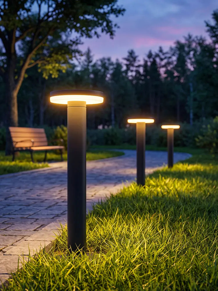 Terra LED-Rasenleuchte, Nahaufnahme im Garten