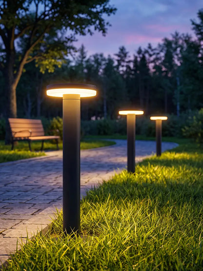 Terra LED-Rasenleuchte, Nahaufnahme im Garten