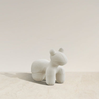 Kleiner Lammhocker | Kinderhocker mit Flauschigem Design für Spaß und Sicherheit 1