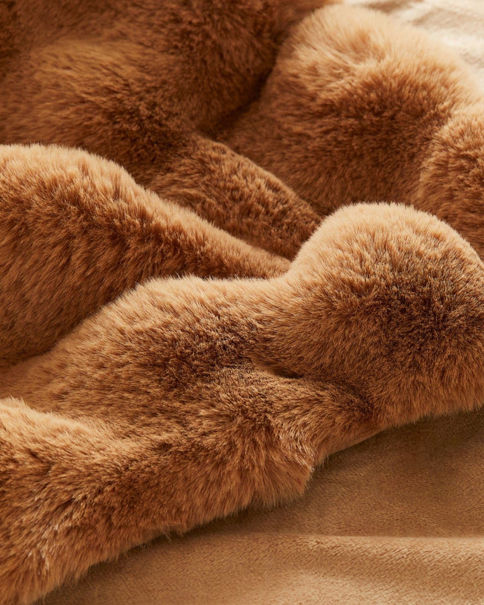 Kuscheldecke | Flauschiges Plaid aus 100% Recycled Polyester | Gemütliche Decke für Sofa und Bett 7