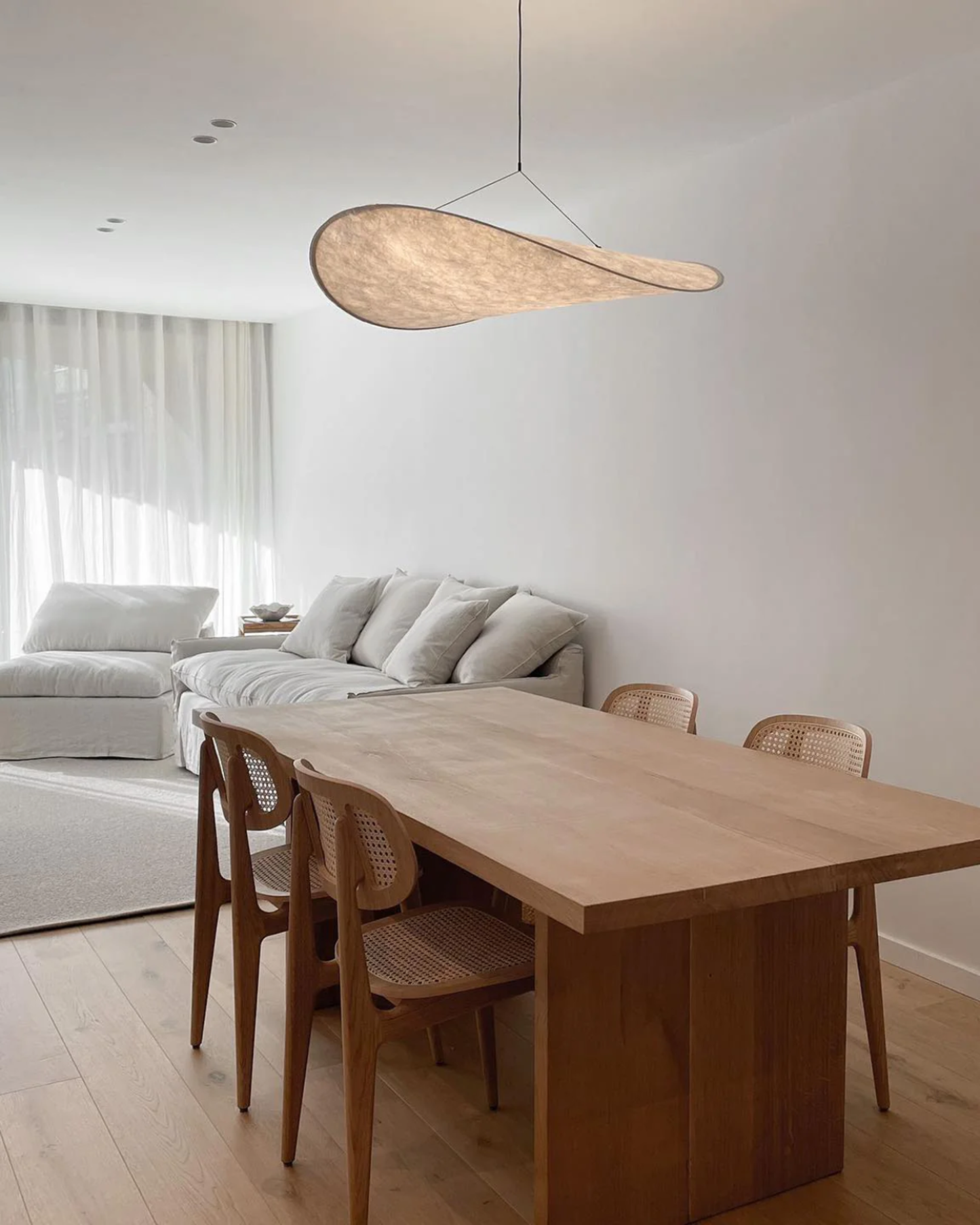 Minimalistische Pendelleuchte für Esstisch mit Skulpturalem Design | Elegante Hängeleuchte für Ruhige Atmosphäre 3