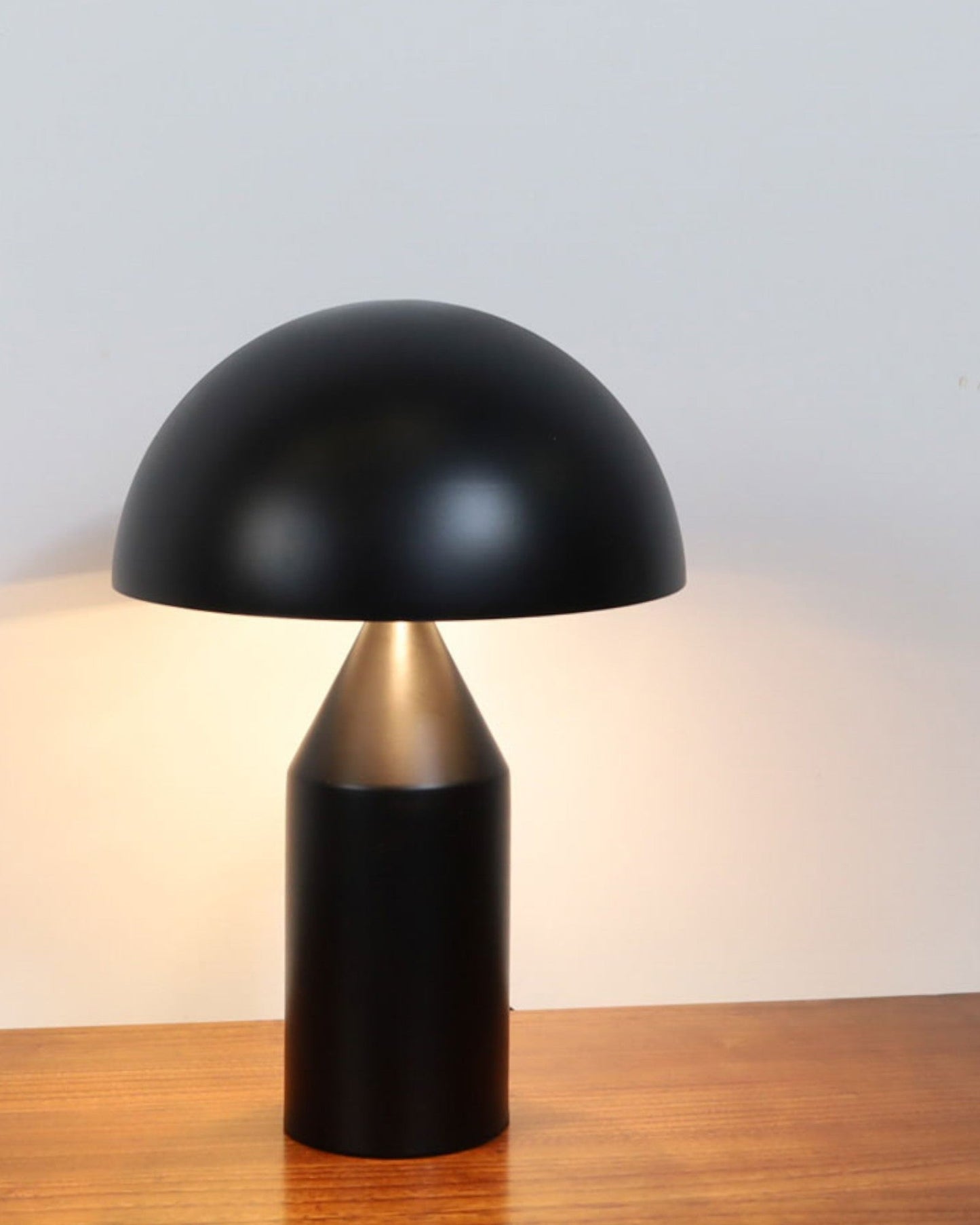 Moderne Tischlampe | LED Tischleuchte mit Energieeffizientem Design | Stilvolle Beleuchtung für Beruhigende Atmosphäre 6