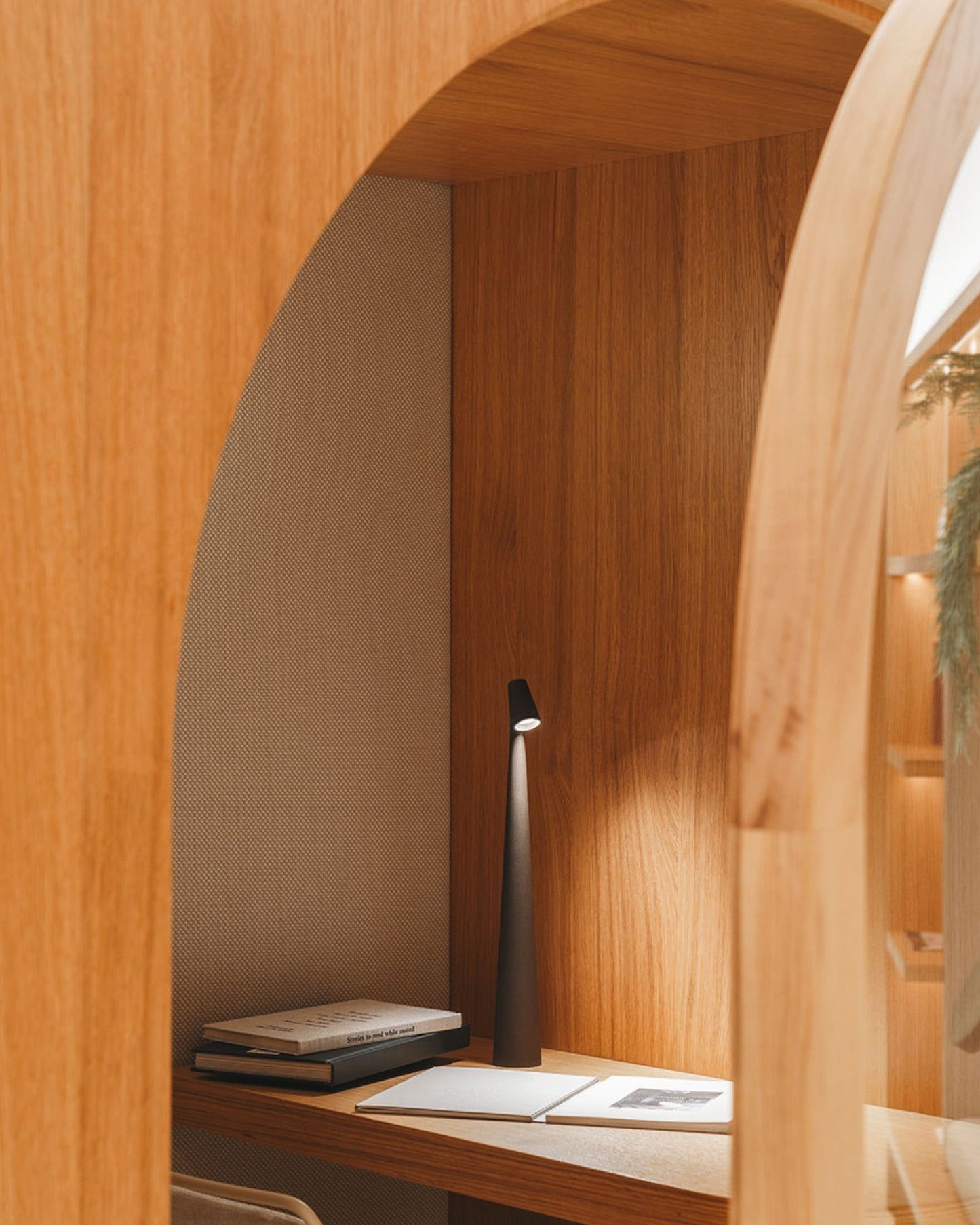 Moderne Tischlampe | Touch-Steuerung mit 3 Helligkeitsstufen | Elegante Aluminiumleuchte für vielseitige Beleuchtung 4