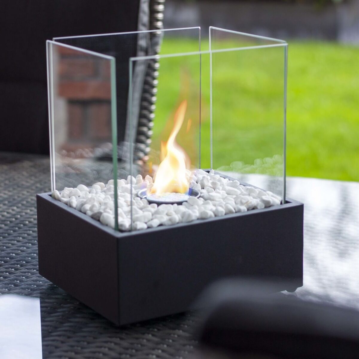 Moderner Tischkamin | Quadratischer Bioethanol Kamin mit Elegantem Design | Umweltfreundliche Wärme für Gemütliche Abende 1
