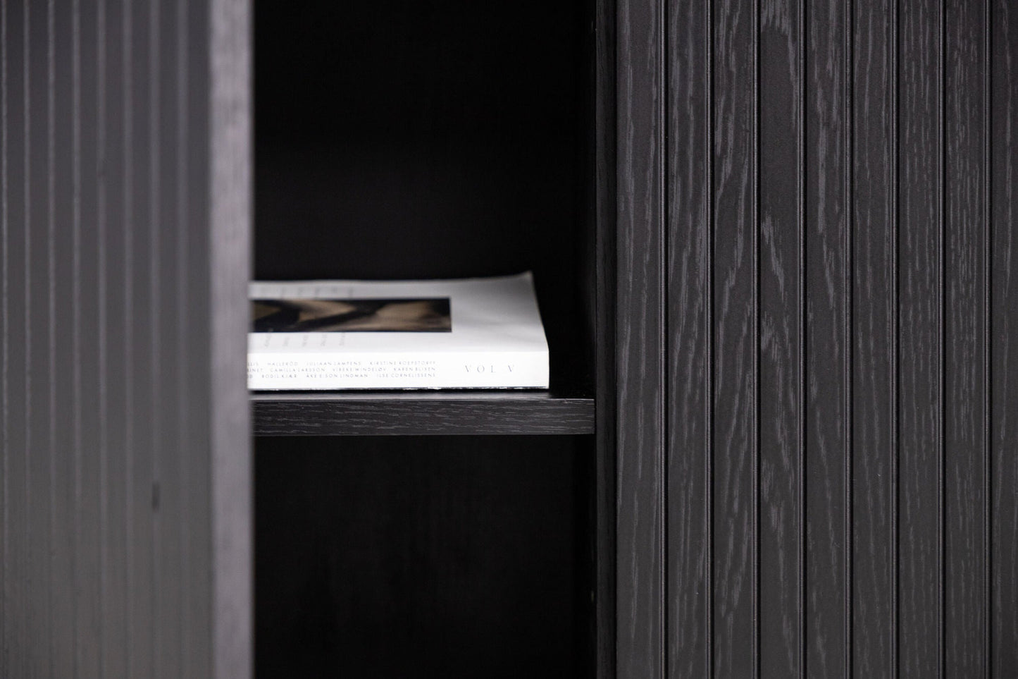 Skandinavisches Highboard Schwarz mit Praktischem Stauraum für Elegante Wohnräume 3