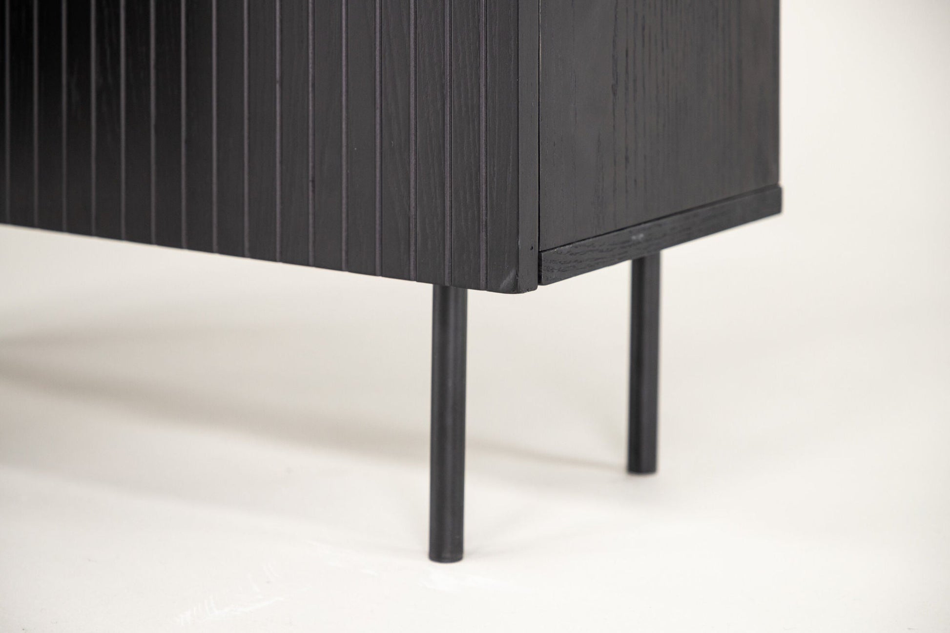 Skandinavisches Highboard Schwarz mit Praktischem Stauraum für Elegante Wohnräume 4