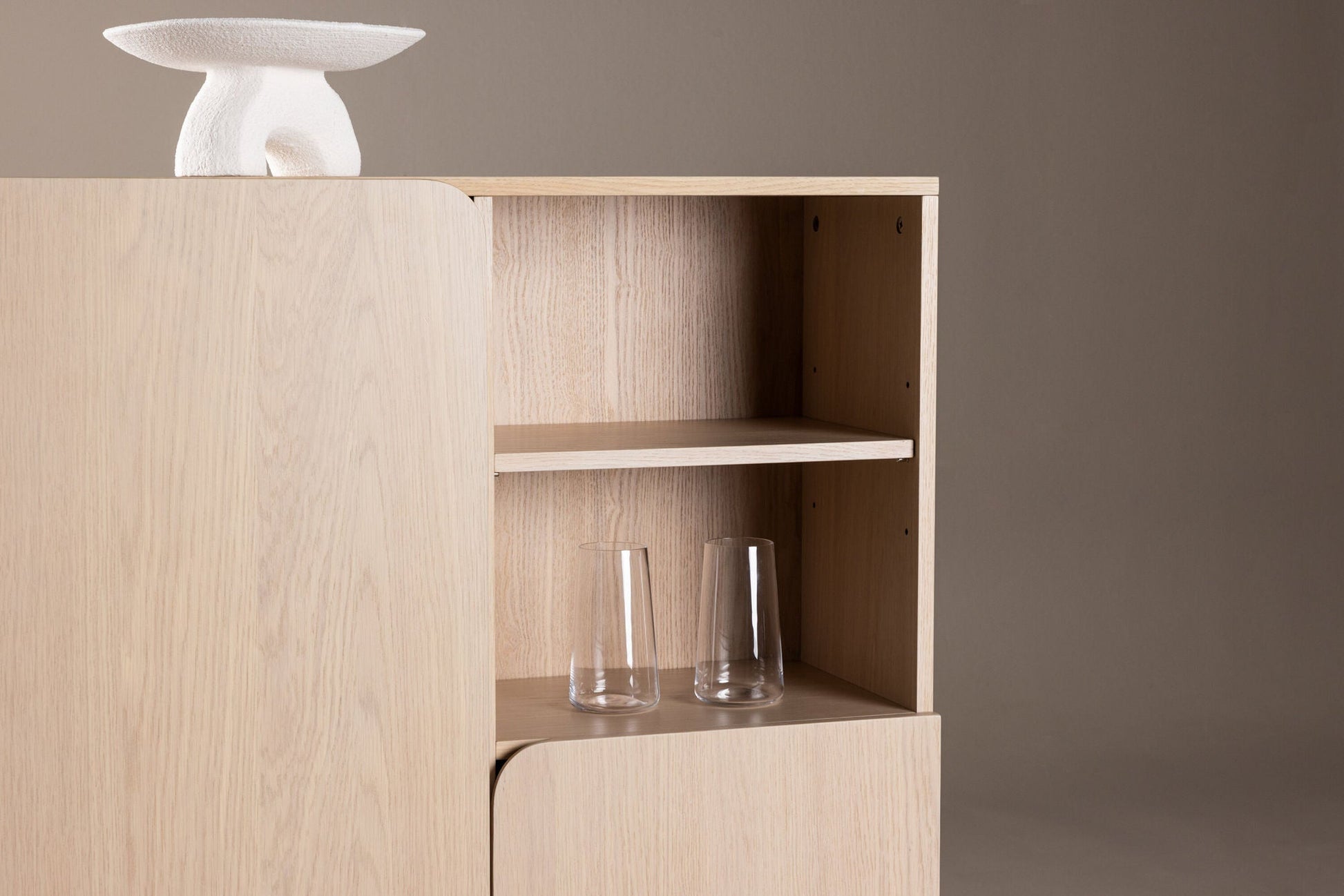 Skandinavisches Hochboard | Beige Holzwerkstoff mit Praktischem Stauraum | Stilvolles Möbel für Vielseitige Nutzung 4