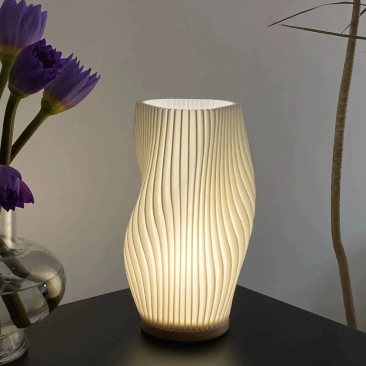 Wellenkamm Tischlampe | Dimmbar mit USB-Anschluss | Moderne Eleganz für jeden Raum 4