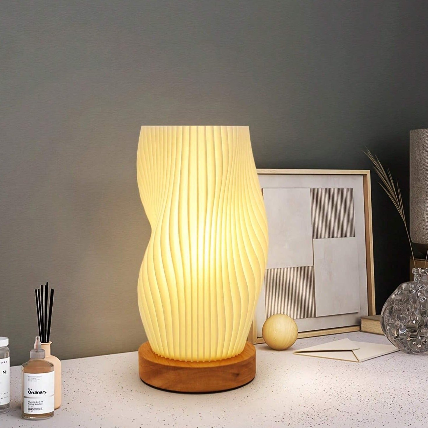 Wellenkamm Tischlampe | Dimmbar mit USB-Anschluss | Moderne Eleganz für jeden Raum 5