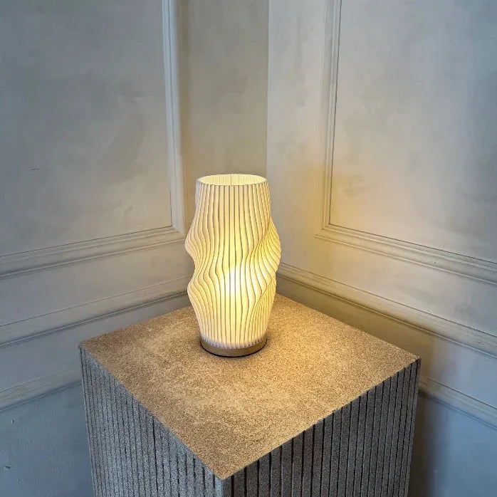 Wellenkamm Tischlampe | Dimmbar mit USB-Anschluss | Moderne Eleganz für jeden Raum 7